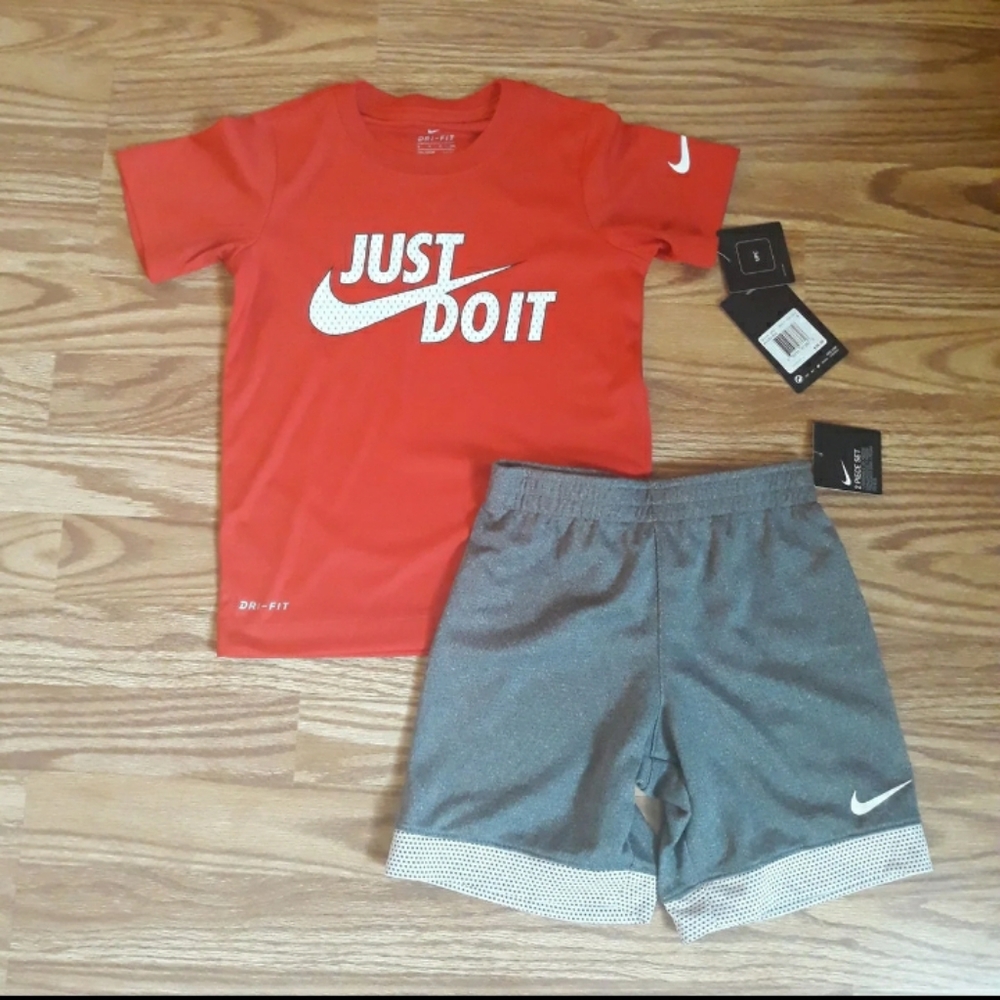 5T boy's Nike outfit set